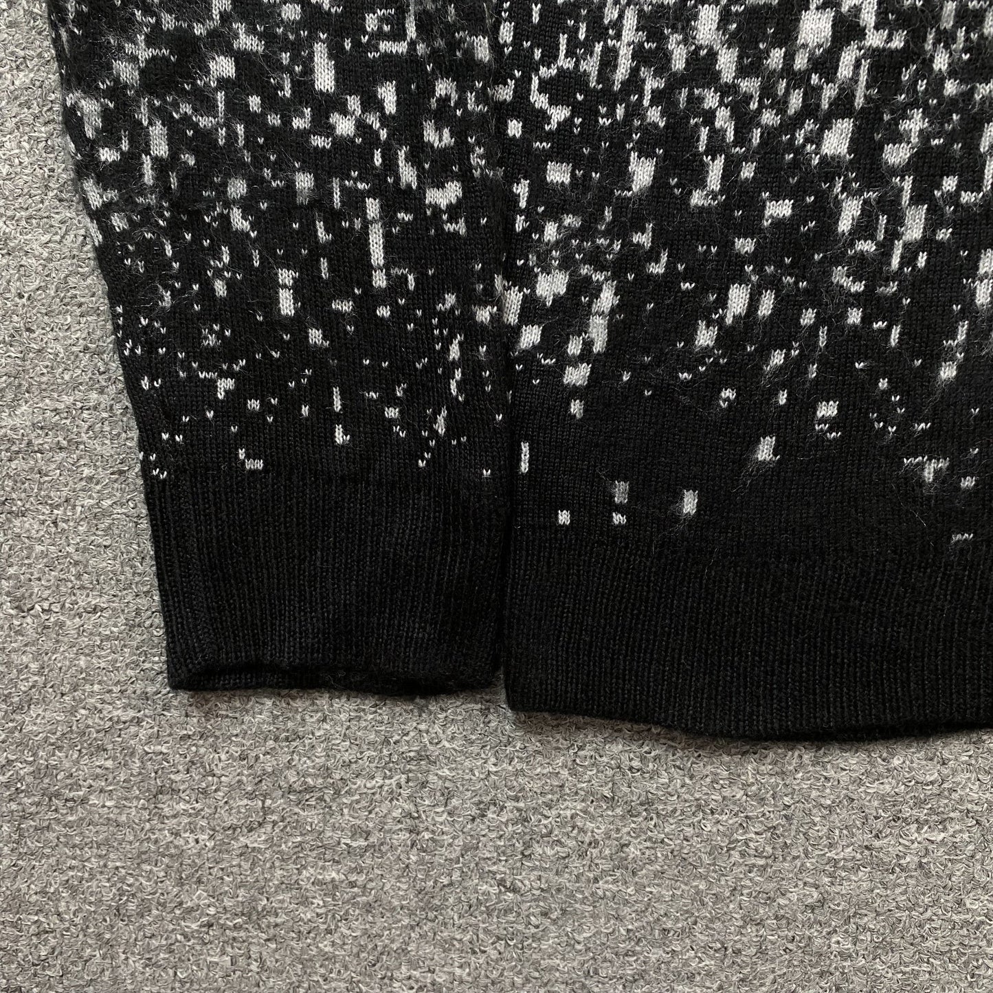 AMIRI STAGGERED GRADIANT CREWNECK GREY