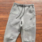 NIKE TECH FLEECE PANTS x WOLF GREY